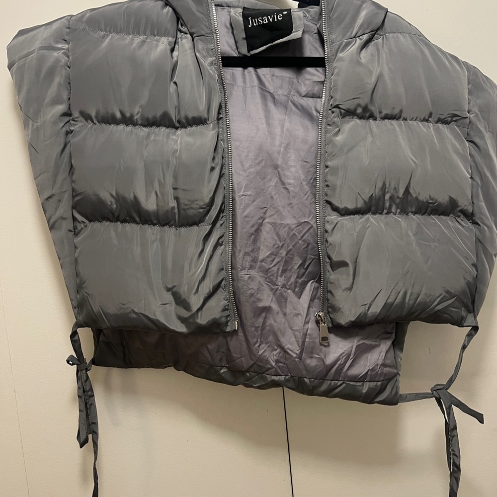 Light Gray Quilted Puffer Vest with High Collar and Insulation